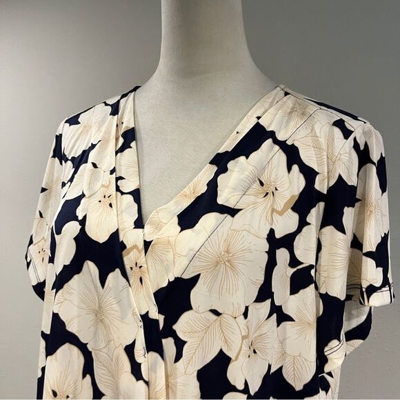 Lane Bryant Floral V-Neck short sleeve Women's Top/blouse size 14/16 - Picture 2 of 12